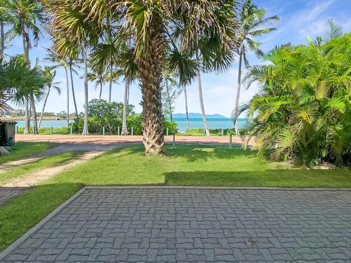 Beachside Palms Unit 4 Nelly Bay Ausztrália